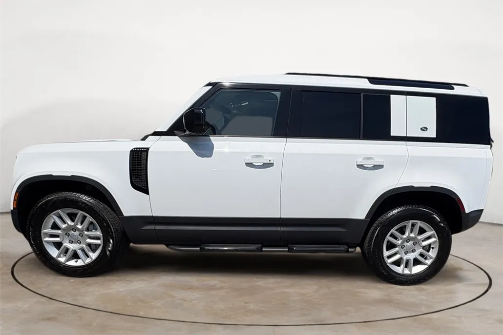 2024 Land Rover Defender 110 S photo 1