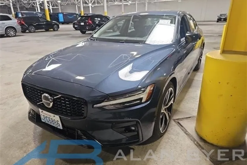 2025 Volvo S60 Core photo 1