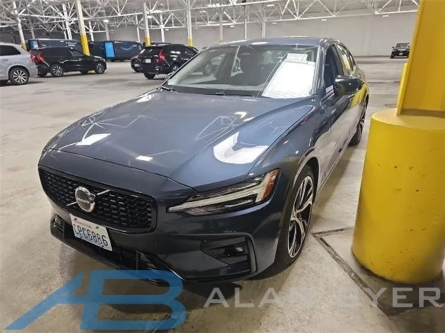 2025 Volvo S60 Core photo 1