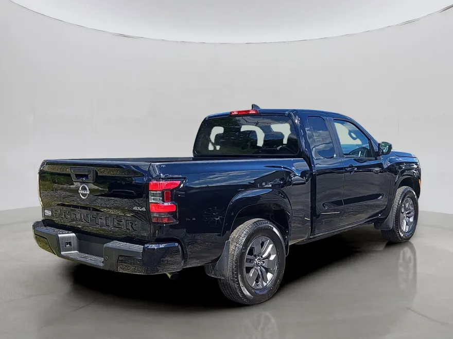2025 Nissan Frontier SV photo 1