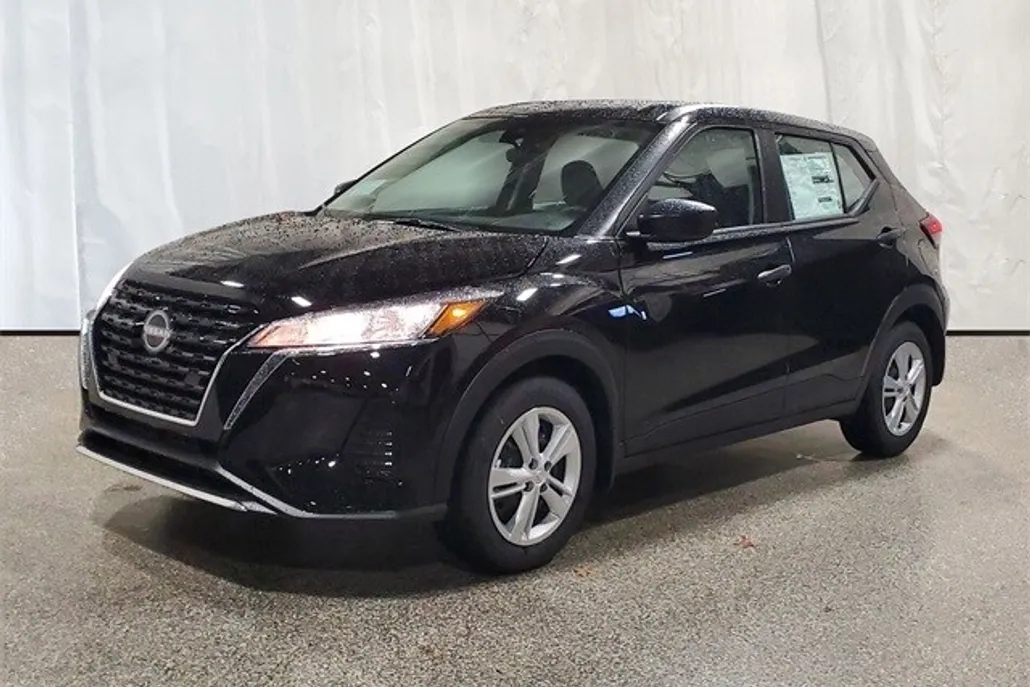 2024 Nissan Kicks S photo 1