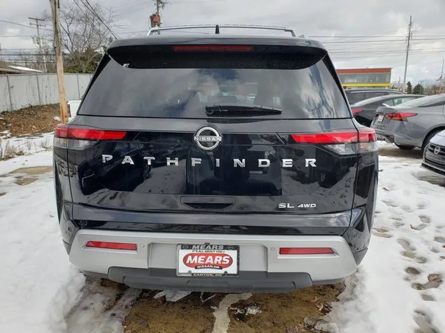 2025 Nissan Pathfinder SL photo 1