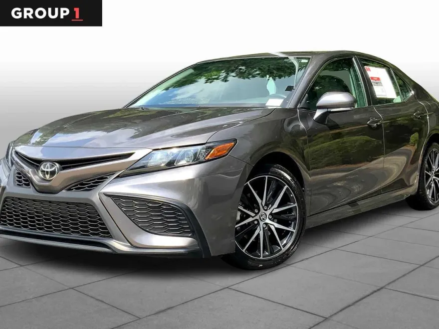 2024 Toyota Camry SE photo 1