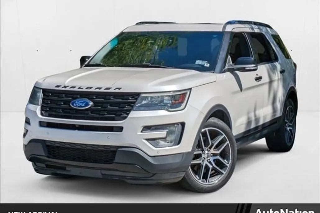 2016 Ford Explorer Sport photo 1
