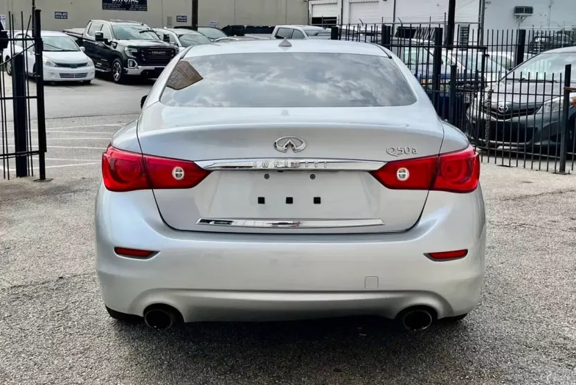 2015 Infiniti Q50 3.7 photo 1