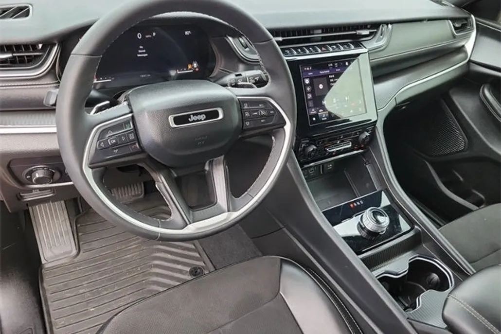 2023 Jeep Grand Cherokee Altitude photo 1