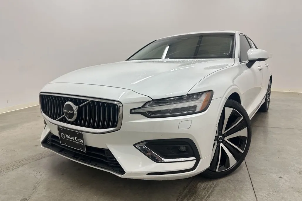 2023 Volvo S60 B5 AWD Ultimate photo 1