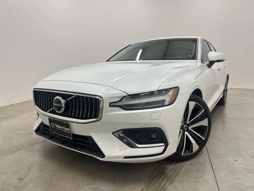 2023 Volvo S60 B5 AWD Ultimate photo 1