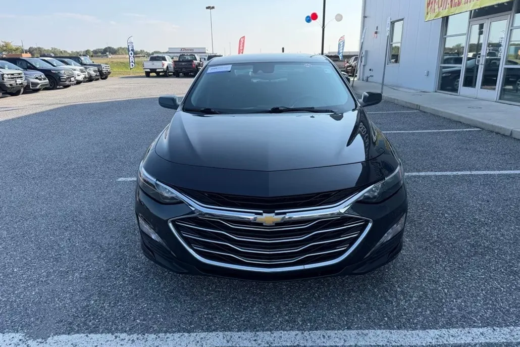2023 Chevrolet Malibu 1LT photo 1