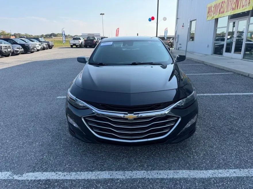 2023 Chevrolet Malibu 1LT photo 1
