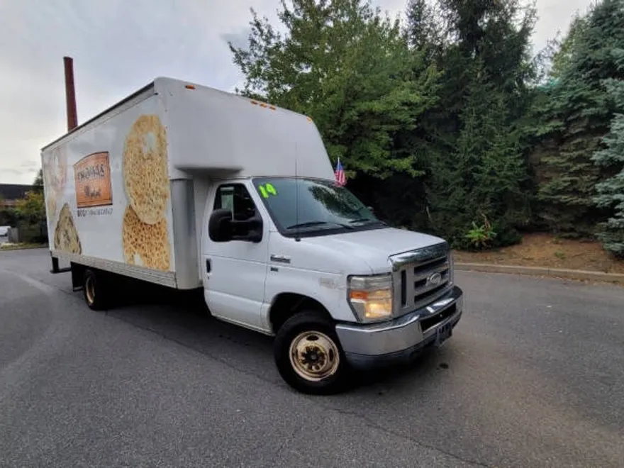 2014 Ford E-350 photo 1