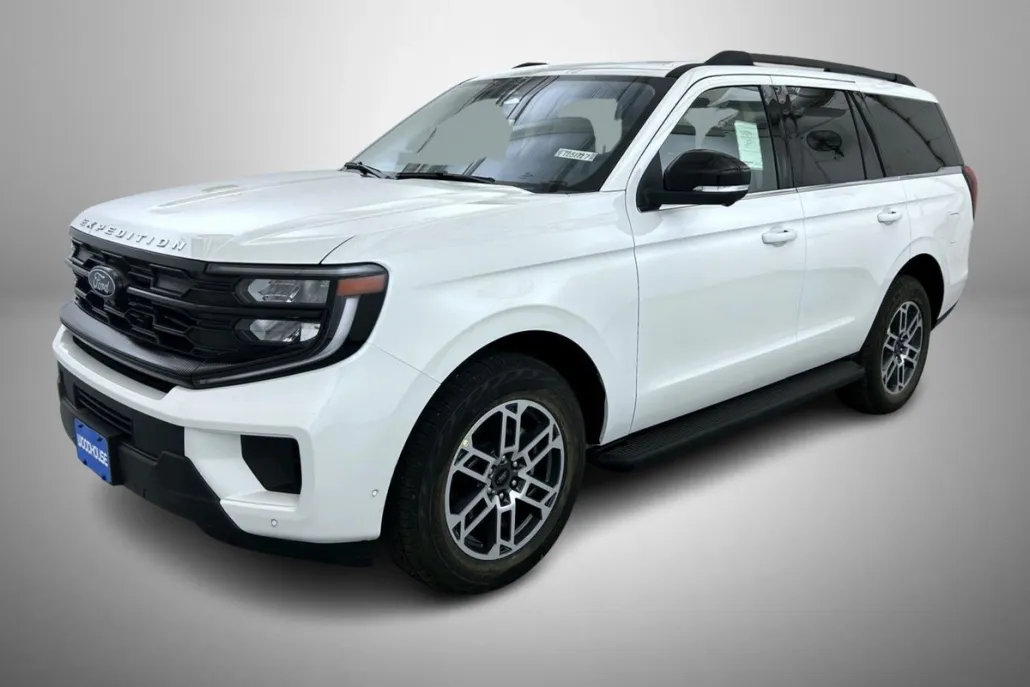 2025 Ford Expedition photo 1