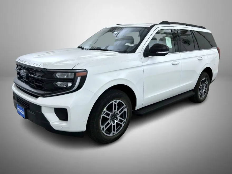 2025 Ford Expedition photo 1
