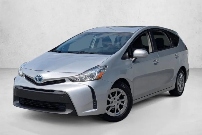 2017 Toyota Prius V Two photo 1