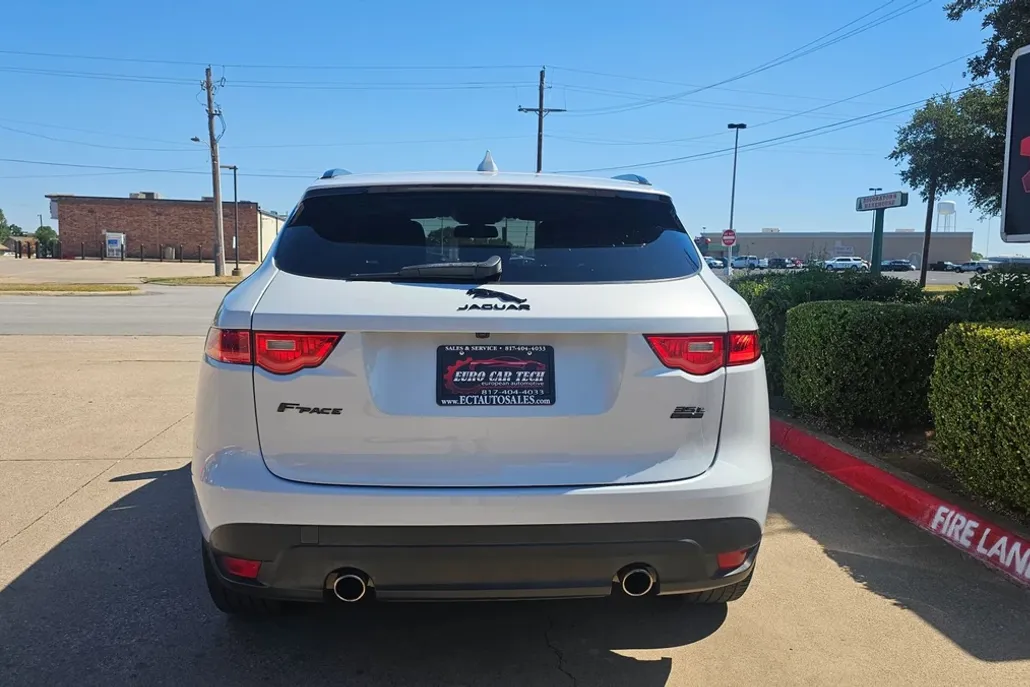 2017 Jaguar F-PACE Premium photo 1