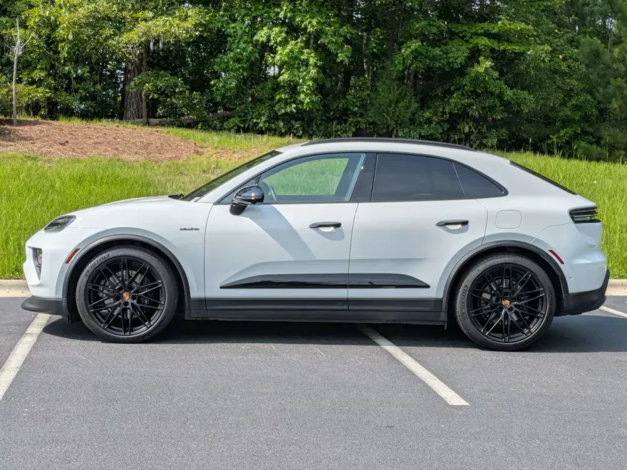 2025 Porsche Macan Electric photo 1