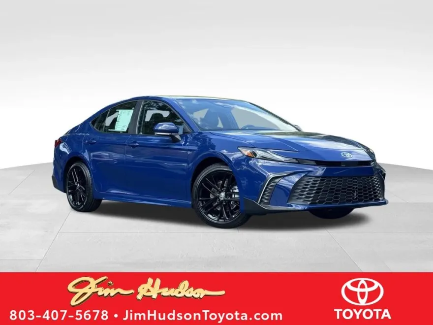 2025 Toyota Camry SE photo 1
