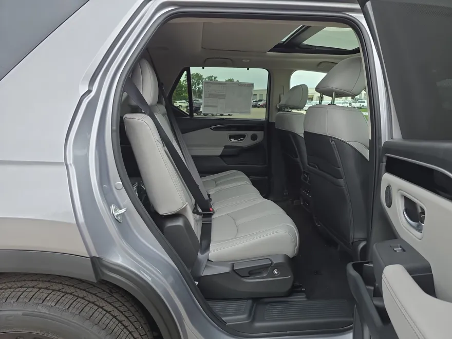 2025 Honda Pilot Touring photo 1