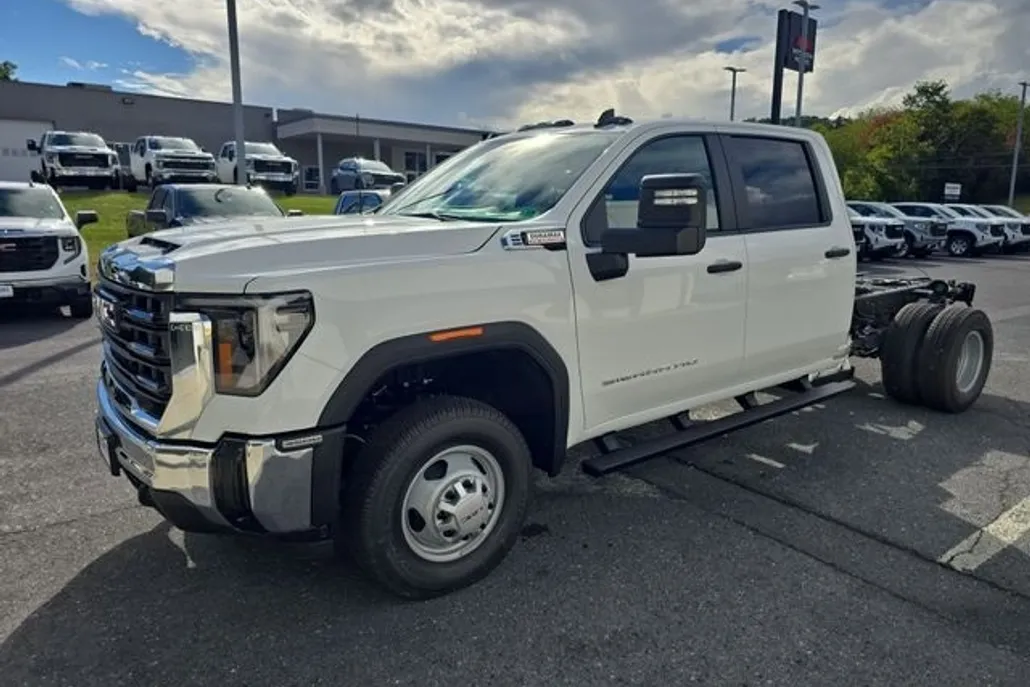 2026 Gmc Sierra 3500 HD photo 1