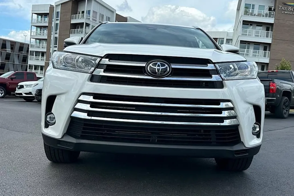 2019 Toyota Highlander Limited photo 1