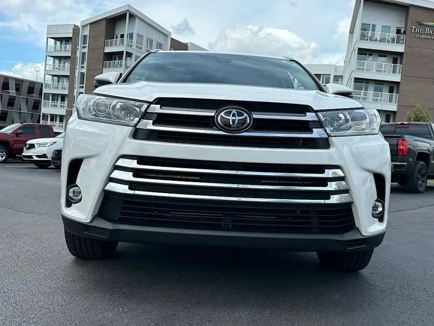 2019 Toyota Highlander Limited photo 1
