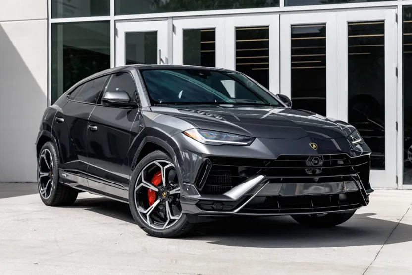 2024 Lamborghini Urus S photo 1
