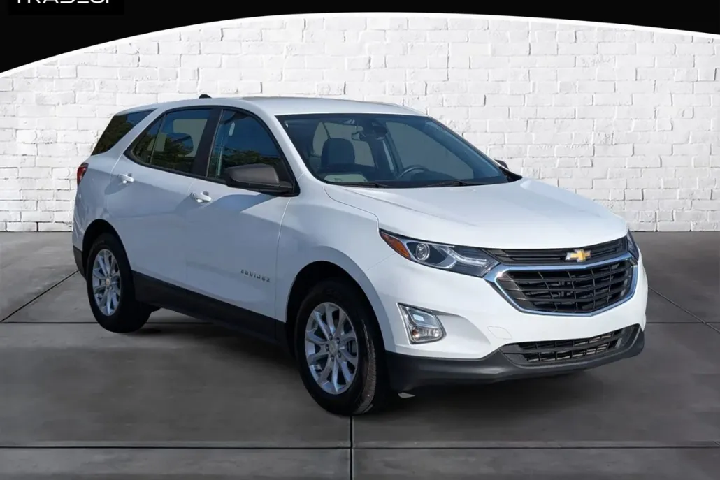 2021 Chevrolet Equinox LS photo 1