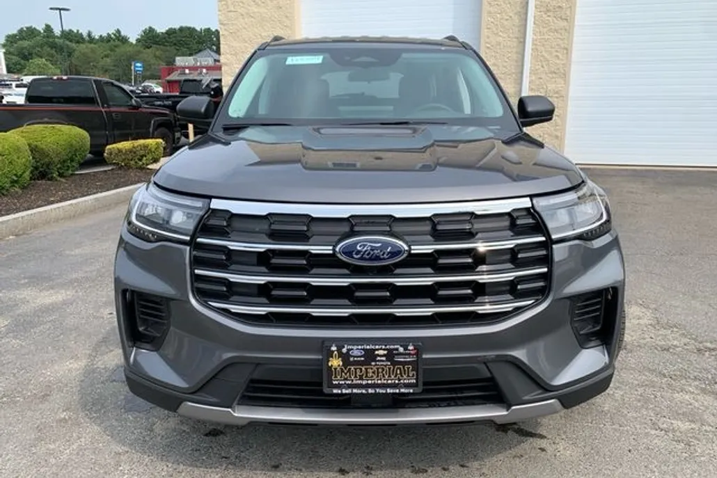 2025 Ford Explorer photo 1