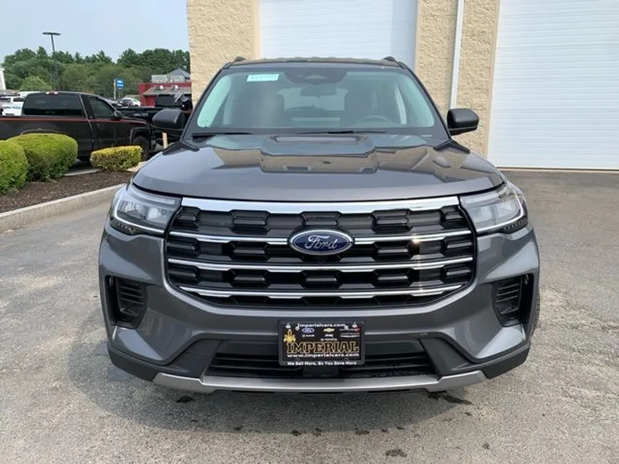 2025 Ford Explorer photo 1