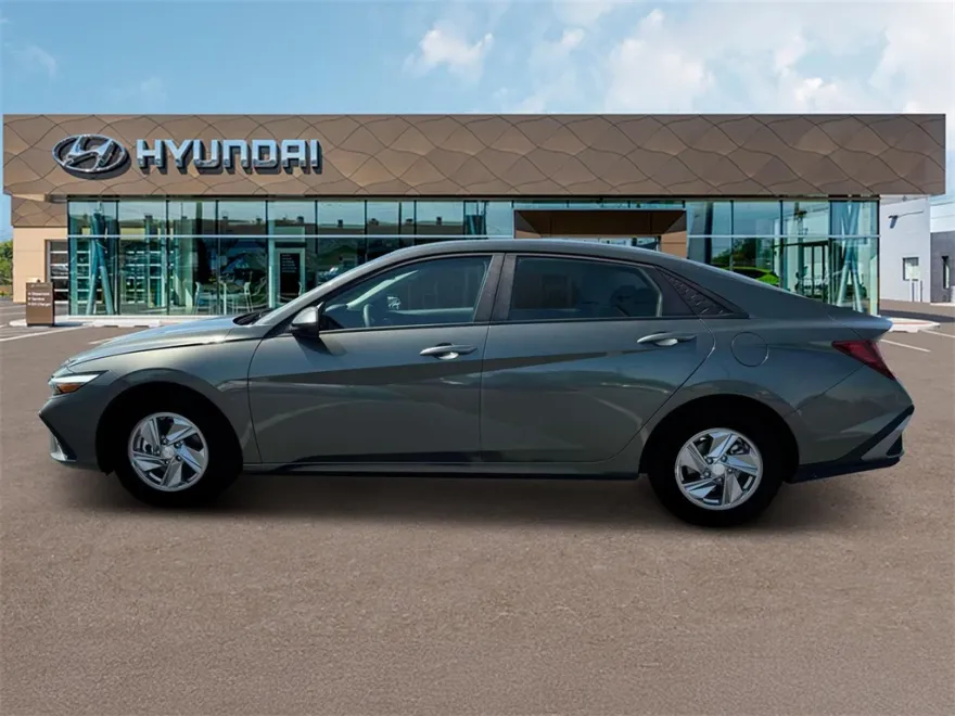 2025 Hyundai Elantra SE photo 1