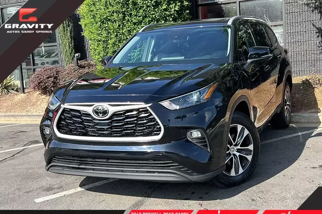 2022 Toyota Highlander XLE photo 1