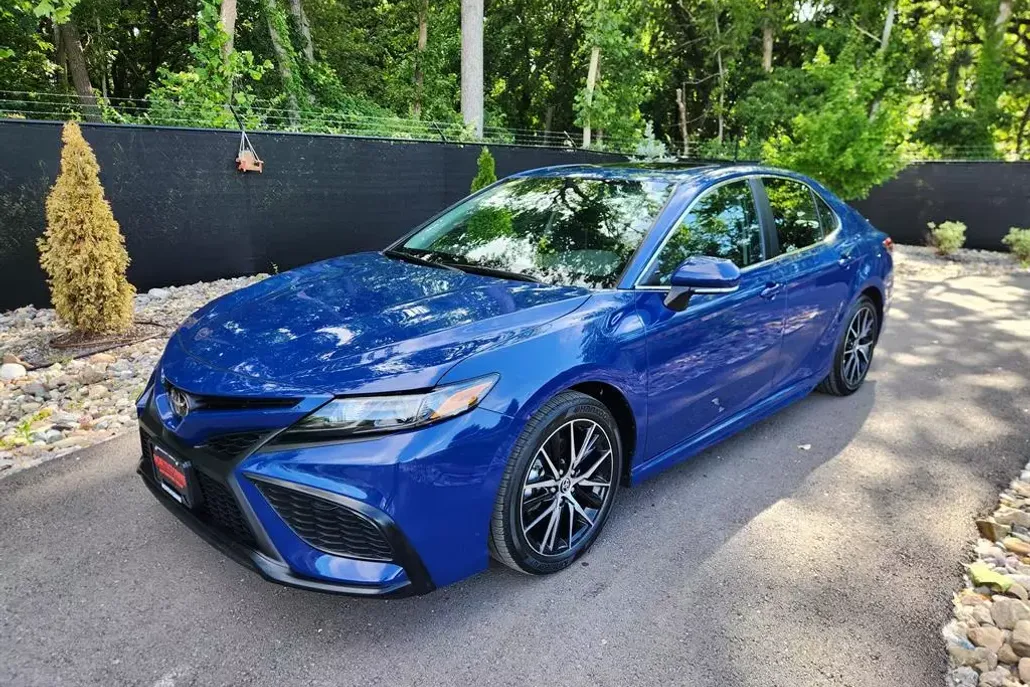 2023 Toyota Camry SE photo 1