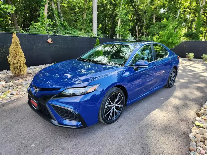 2023 Toyota Camry SE photo 1