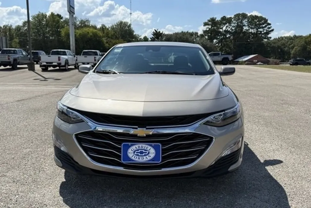 2024 Chevrolet Malibu 1LT photo 1