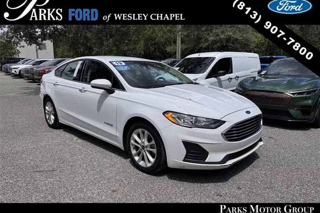 2019 Ford Fusion Hybrid SE photo 1
