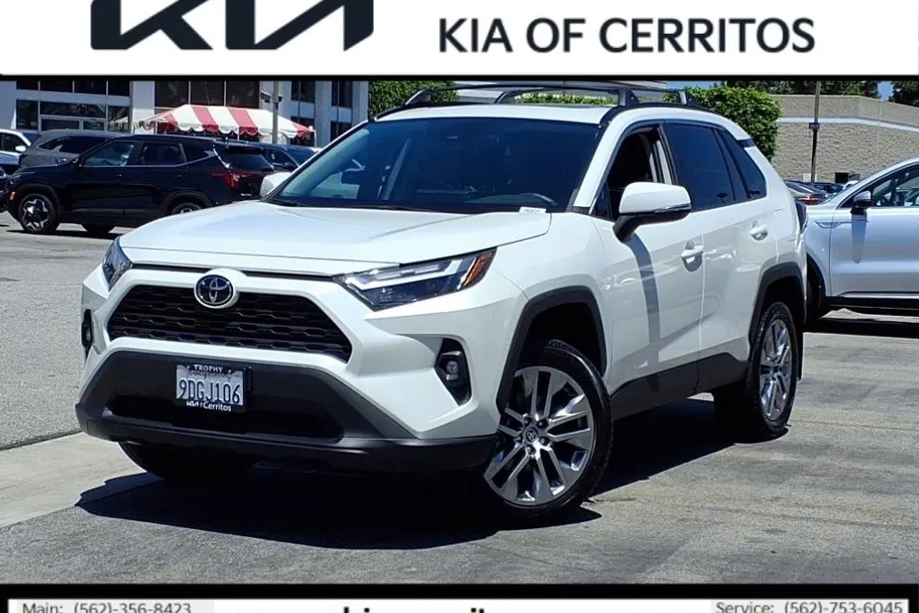 2022 Toyota RAV4 XLE Premium photo 1