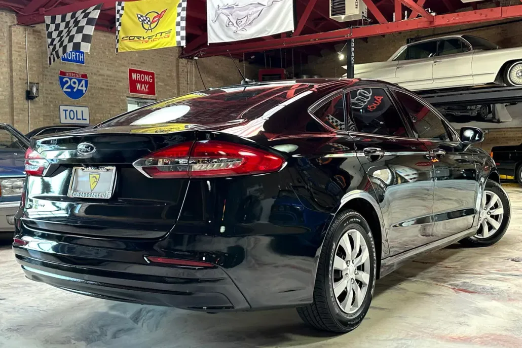 2019 Ford Fusion S photo 1