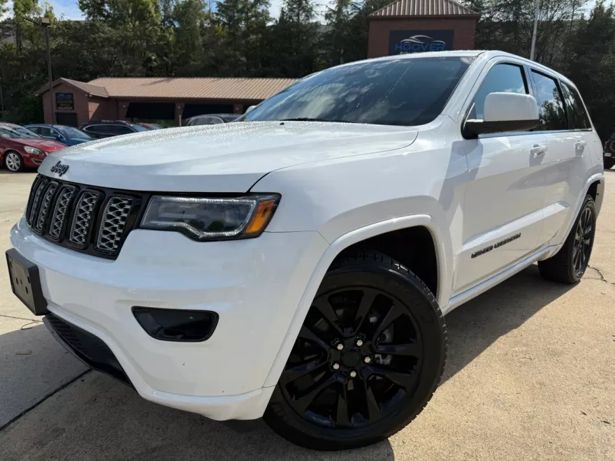 2020 Jeep Grand Cherokee Laredo photo 1