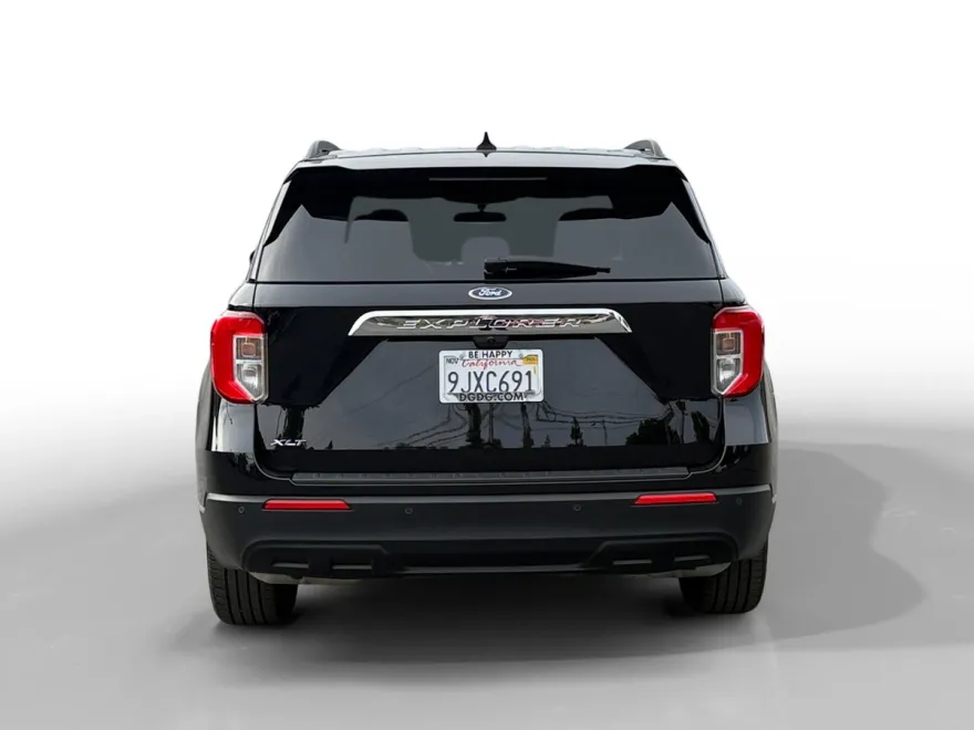 2023 Ford Explorer XLT photo 1