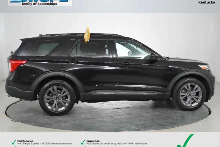 2022 Ford Explorer XLT photo 1