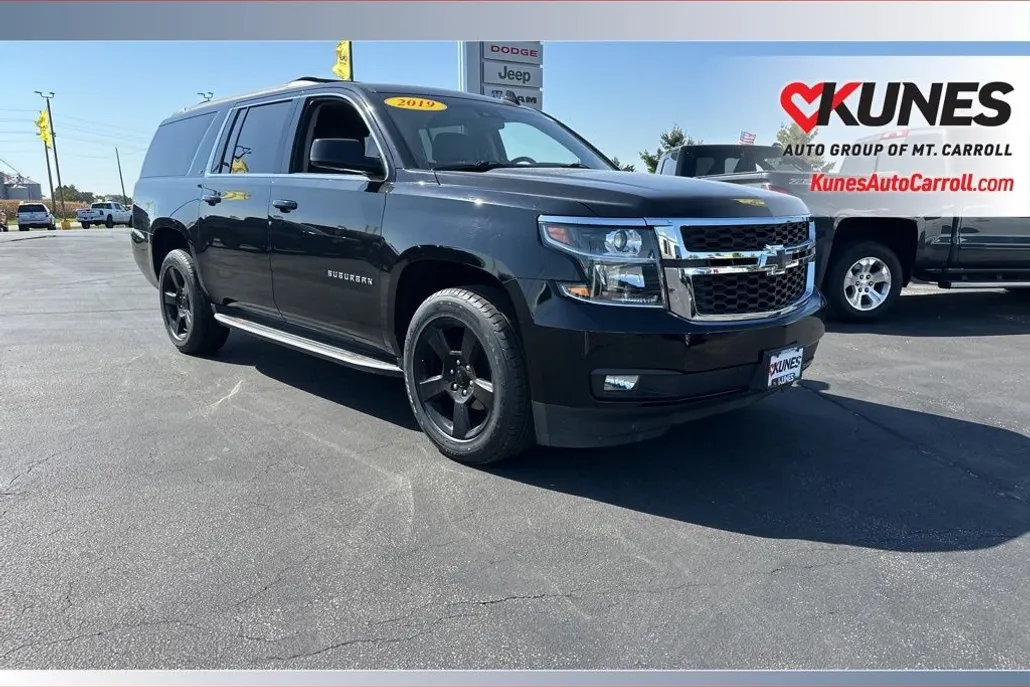 2019 Chevrolet Suburban LT photo 1