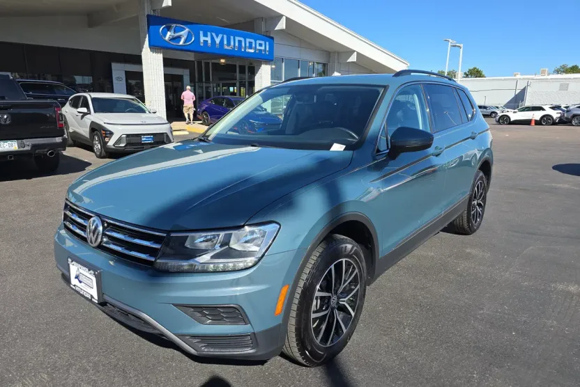 2021 Volkswagen Tiguan R-Line Black SEL photo 1