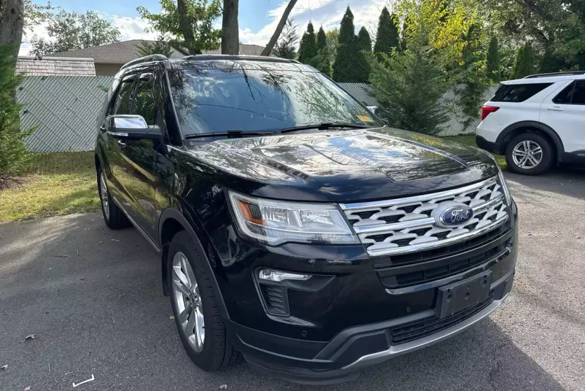 2019 Ford Explorer XLT photo 1