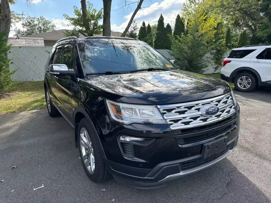 2019 Ford Explorer XLT photo 1