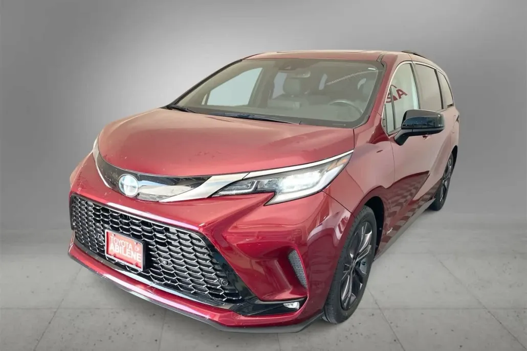 2021 Toyota Sienna XSE photo 1