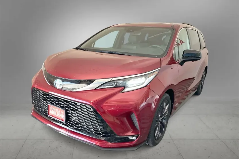 2021 Toyota Sienna XSE photo 1