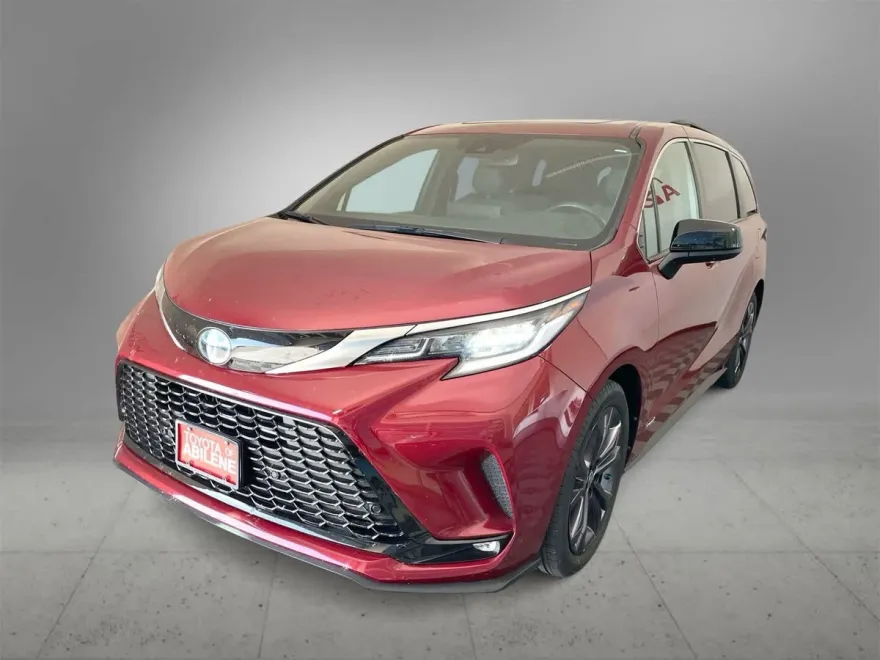 2021 Toyota Sienna XSE photo 1