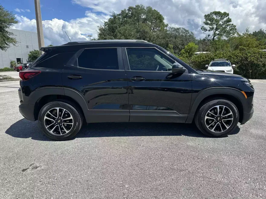 2024 Chevrolet Trailblazer LT photo 1