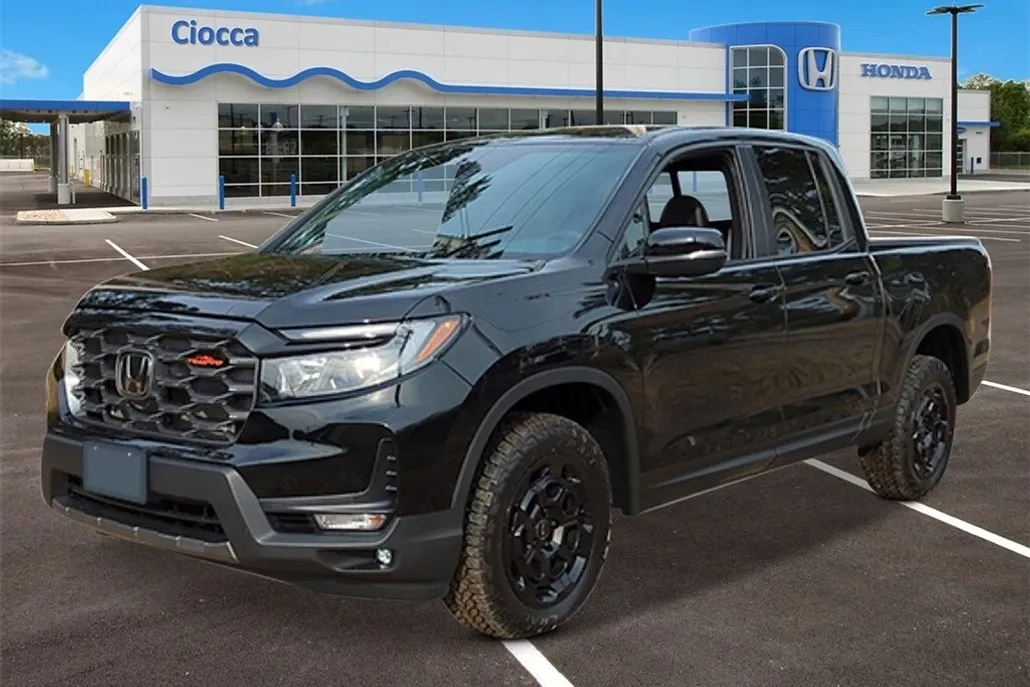 2025 Honda Ridgeline TrailSport photo 1
