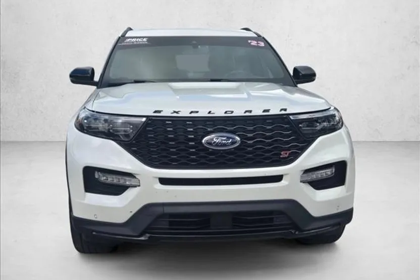 2023 Ford Explorer ST photo 1